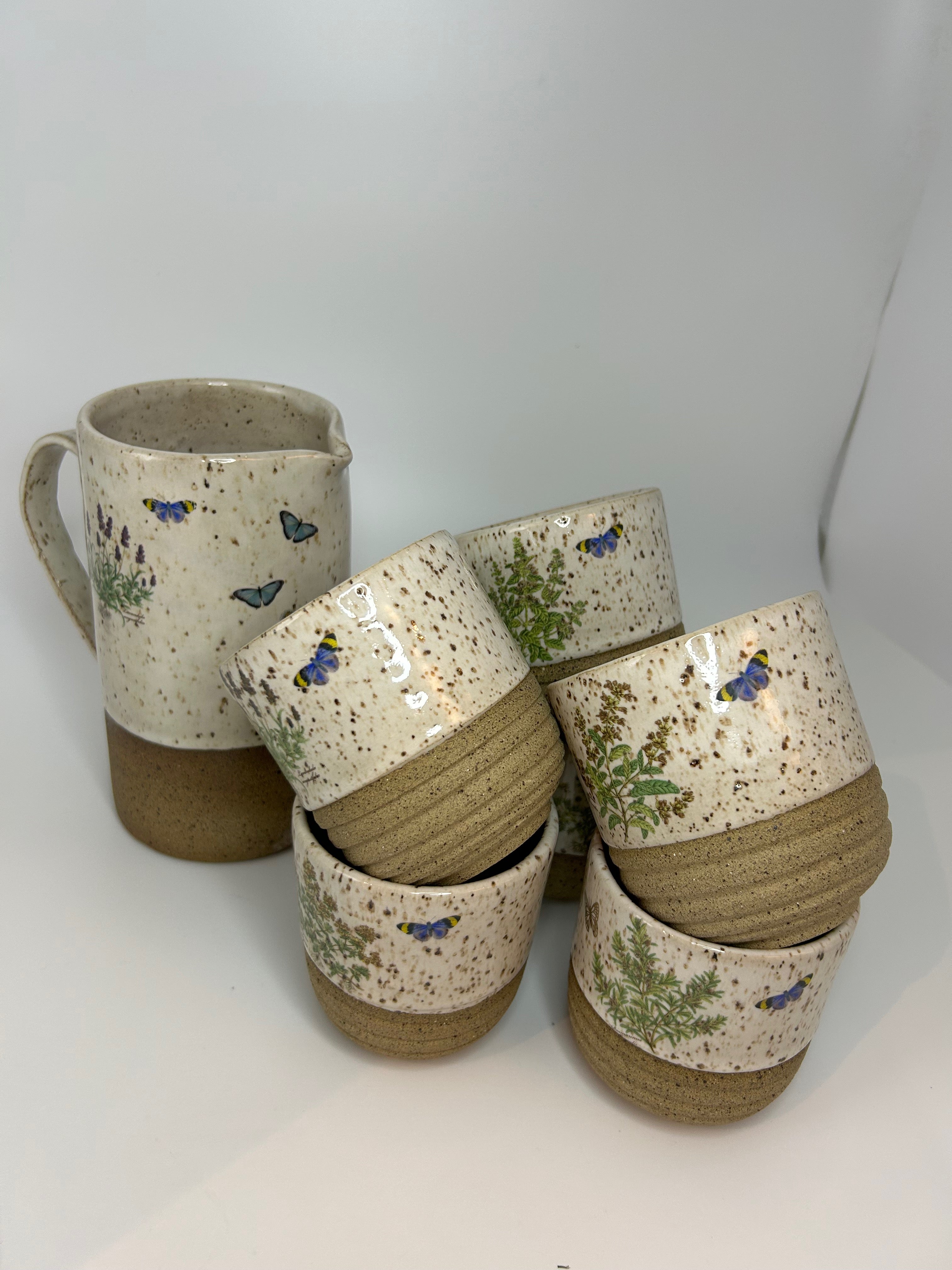 Conjunto com 6 copos e 1 jarra - borboletas