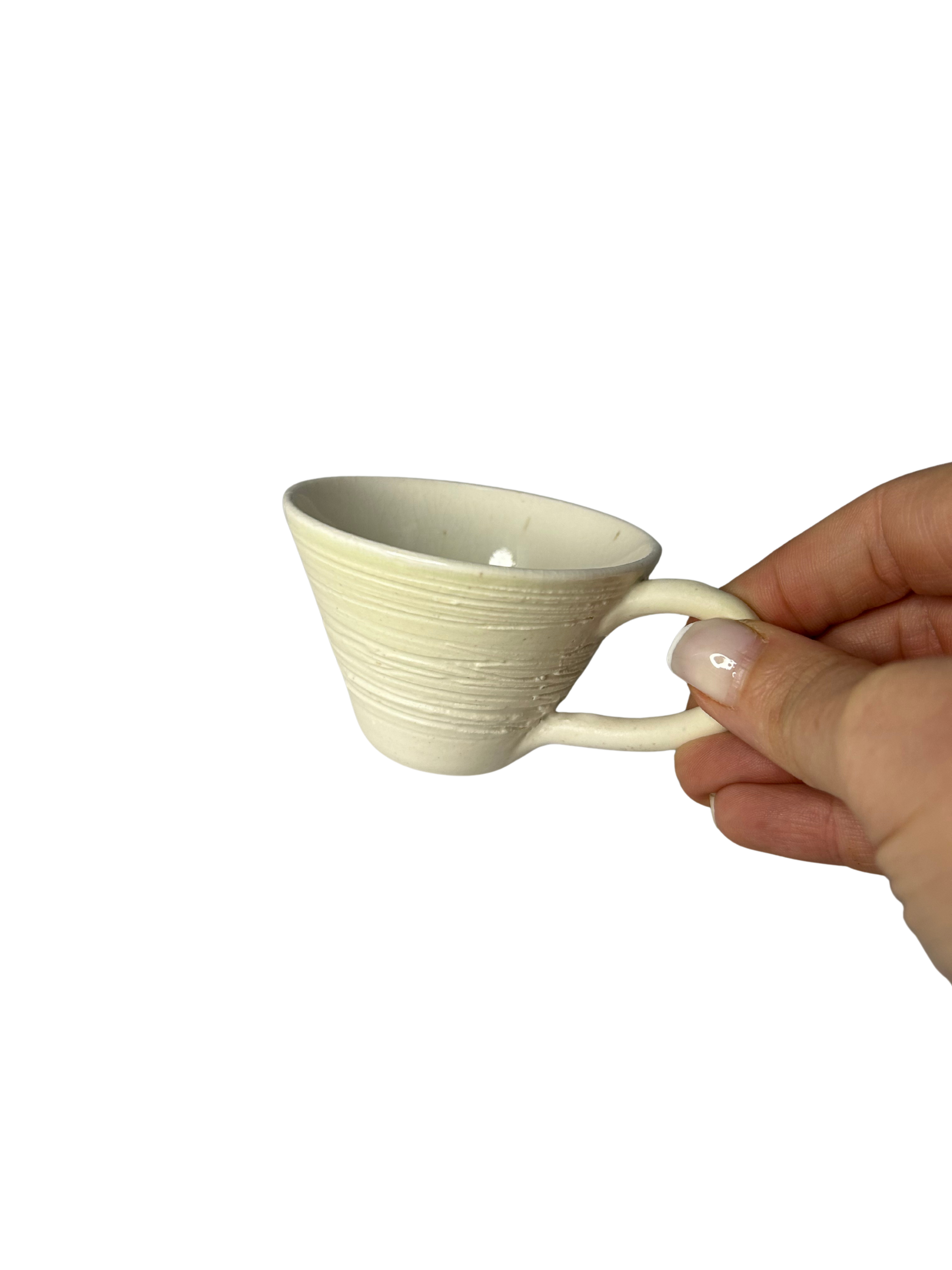 Conjunto 8 Xicaras Brancas Pirâmide Invertida